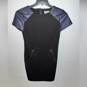 Renvy Ladies Black With Blue Leather Sleeves Size 6